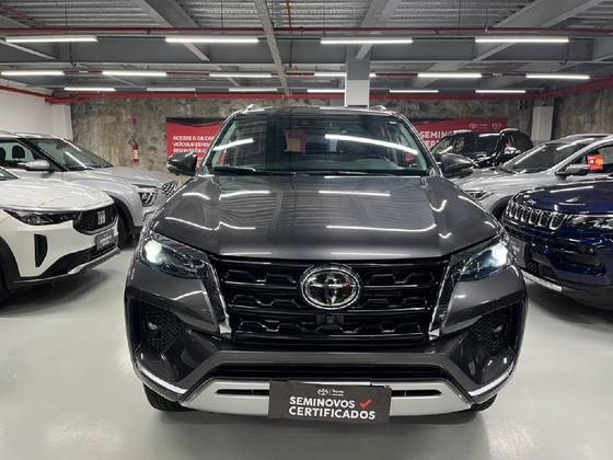 TOYOTA HILUX SW4 2.8 D-4D TURBO DIESEL SRX 7L 4X4 AUTOMÁTICO